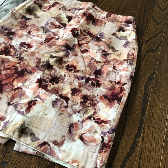 Ann Taylor Women’s 2 Red/Pink/Purple Floral Water Color Pencil Knee-Length Skirt - Picture 3 of 10